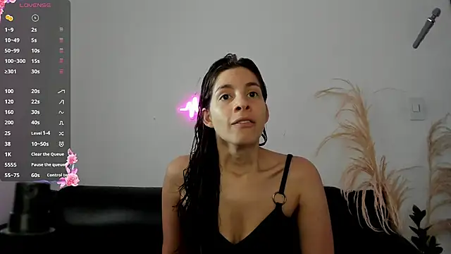 Snapshot of jessyegoldenn chatting on 05-25-26, 04:35 jessyegoldenn online show from 05-25-26, 04:35
