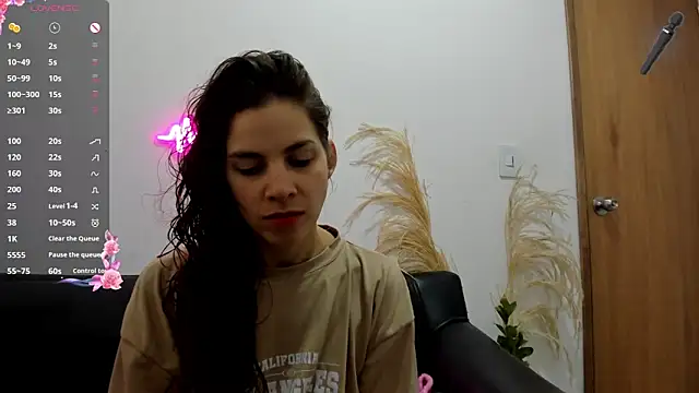 Snapshot of jessyegoldenn chatting on 06-11-26, 03:10 jessyegoldenn online show from 06-11-26, 03:10