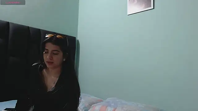 Snapshot of zukim2830 chatting on 10-12-25, 02:21 zukim2830 online show from 10-12-25, 02:21