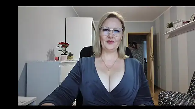 DianaLive online show from 12-17-25, 08:20