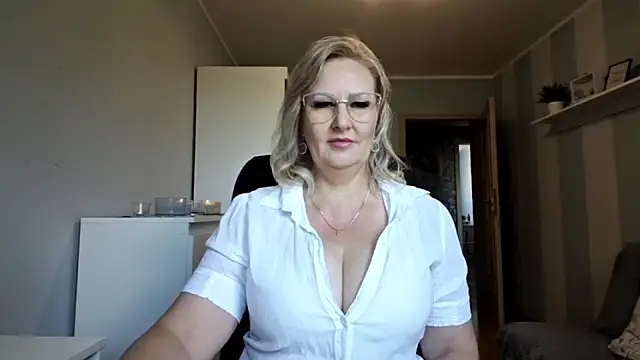 DianaLive online show from 05-20-26, 07:36