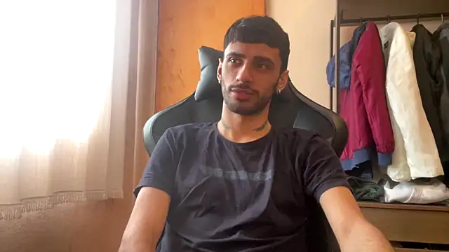 Snapshot of iendriw chatting on 10-02-25, 12:12 iendriw online show from 10-02-25, 12:12