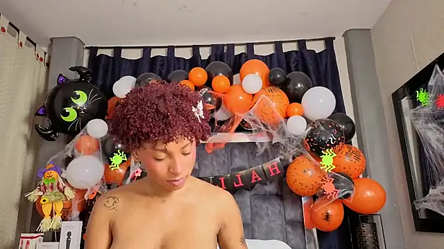 Effie cooper online show from 10-18-25, 07:47