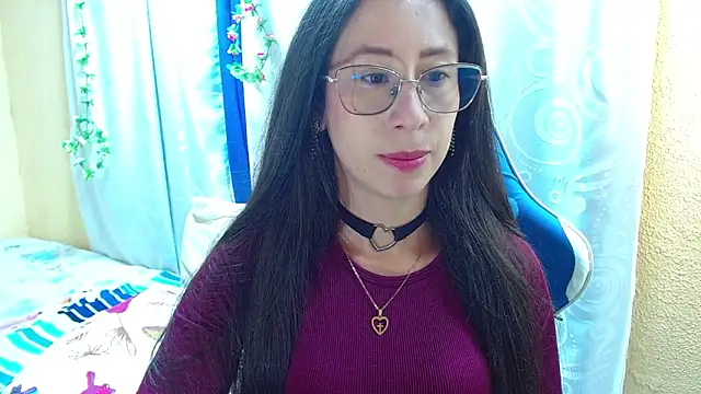 Snapshot of Gia_leinn chatting on 10-18-25, 10:54 Gia leinn online show from 10-18-25, 10:54