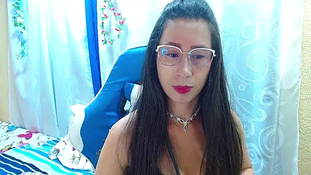 Gia leinn online show from 11-18-25, 08:02