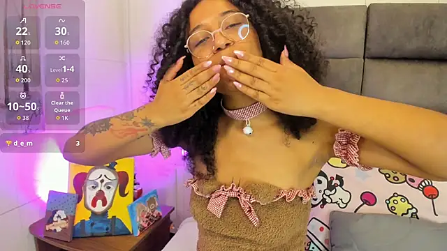 Layla Clarke online show from 10-11-25, 04:12