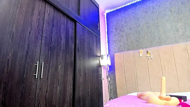 Snapshot of ava-am chatting on 11-06-25, 01:50 ava-am online show from 11-06-25, 01:50