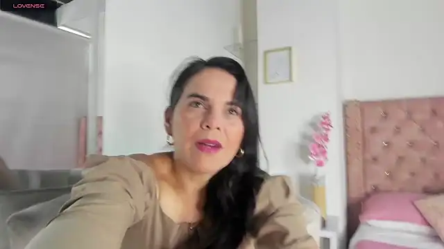 laura hotties online show from 07-15-26, 07:30