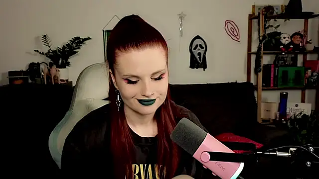 Della Ideal online show from 12-21-25, 06:15