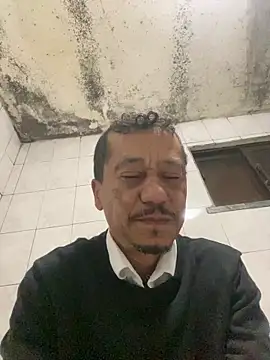 Snapshot of rogerdik76 chatting on 03-04-26, 05:57 rogerdik76 online show from 03-04-26, 05:57