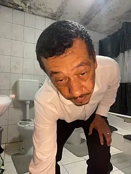 Snapshot of rogerdik76 chatting on 03-19-26, 06:28 rogerdik76 online show from 03-19-26, 06:28