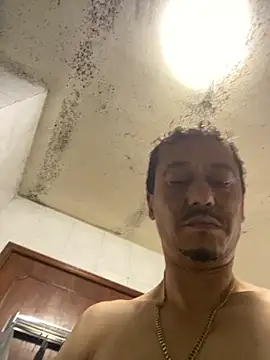 Snapshot of rogerdik76 chatting on 03-29-26, 08:42 rogerdik76 online show from 03-29-26, 08:42