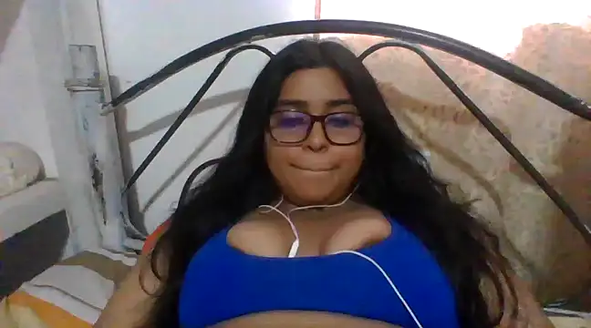 Snapshot of virginbrunette99 chatting on 02-28-25, 03:15 virginbrunette99 online show from 02-28-25, 03:15