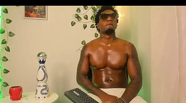 Snapshot of LOGAN_DRAKE chatting on 03-07-25, 06:46 LOGAN DRAKE online show from 03-07-25, 06:46