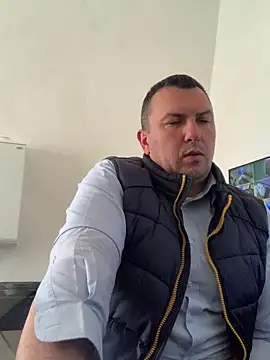 Mike8523 online show from 04-21-26, 09:37