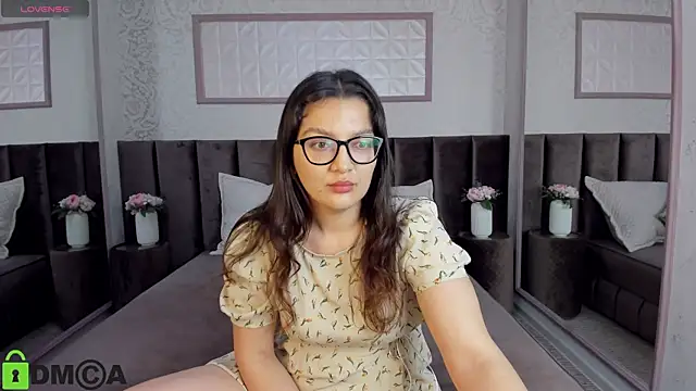 Snapshot of ZarifaRoot chatting on 03-06-25, 11:20 ZarifaRoot online show from 03-06-25, 11:20