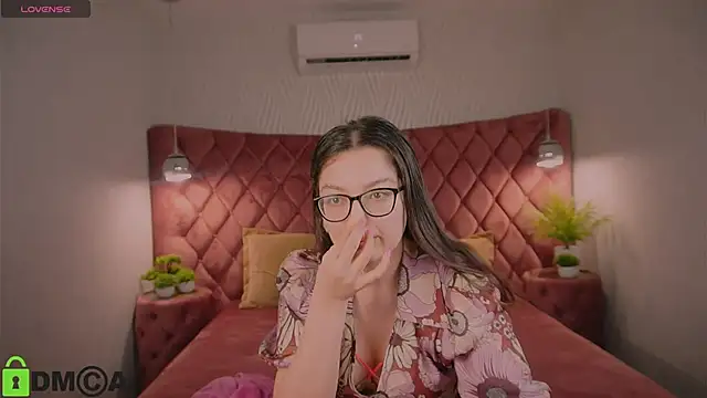 Snapshot of ZarifaRoot chatting on 03-10-25, 01:34 ZarifaRoot online show from 03-10-25, 01:34