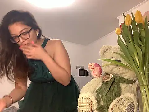 Snapshot of ZarifaRoot chatting on 03-11-25, 12:22 ZarifaRoot online show from 03-11-25, 12:22