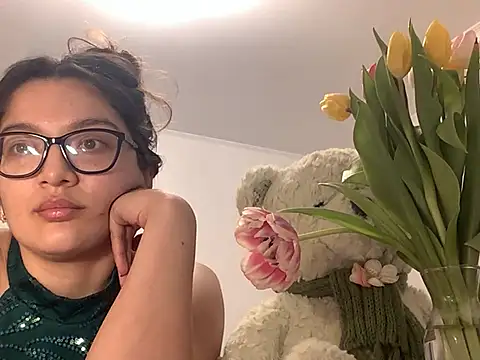 Snapshot of ZarifaRoot chatting on 03-11-25, 03:26 ZarifaRoot online show from 03-11-25, 03:26