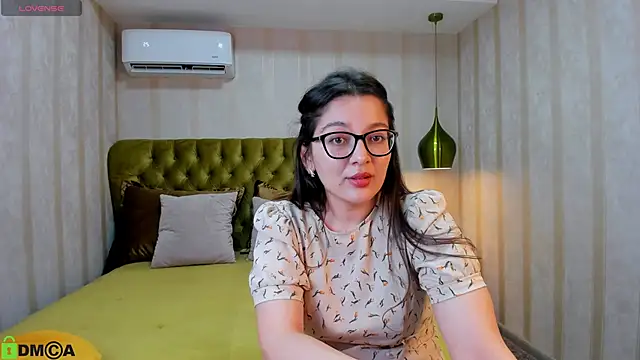 Snapshot of ZarifaRoot chatting on 03-15-25, 11:08 ZarifaRoot online show from 03-15-25, 11:08