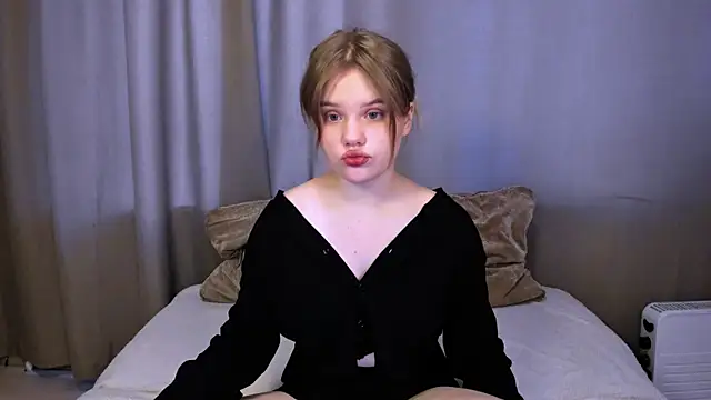 LaseyMoon online show from 03-01-25, 01:11