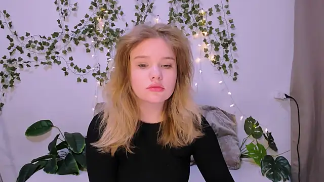 LaseyMoon online show from 03-18-25, 04:15