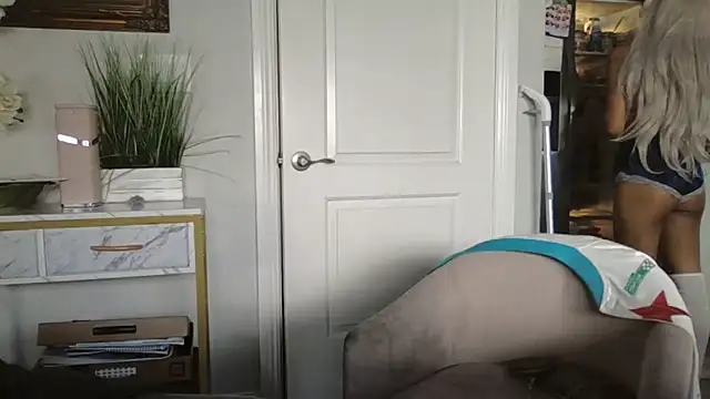 princesskimamii online show from 09-27-25, 11:32