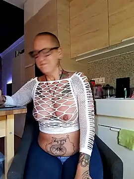 Emma Milf25 online show from 03-17-25, 07:13