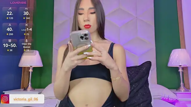 Snapshot of queen__violet chatting on 07-23-26, 07:23 queen violet online show from 07-23-26, 07:23