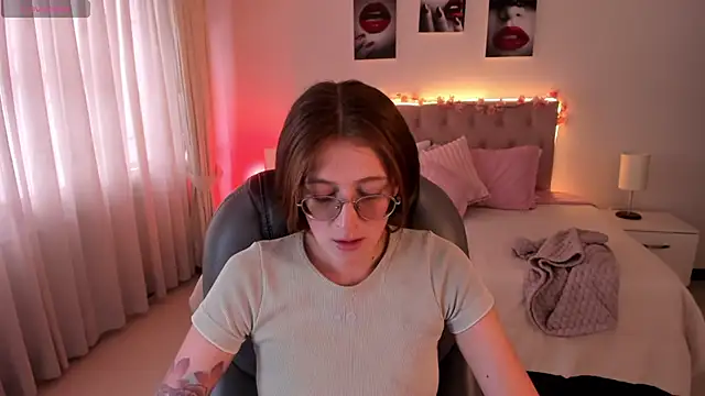 Emily Warren  online show from 10-16-25, 07:37