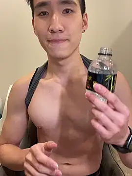 Snapshot of Hon1069 chatting on 03-06-25, 12:19 Hon1069 online show from 03-06-25, 12:19