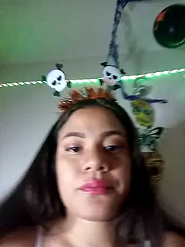 Snapshot of Valen_thompsom_002 chatting on 10-22-25, 04:18 Valen thompsom 002 online show from 10-22-25, 04:18