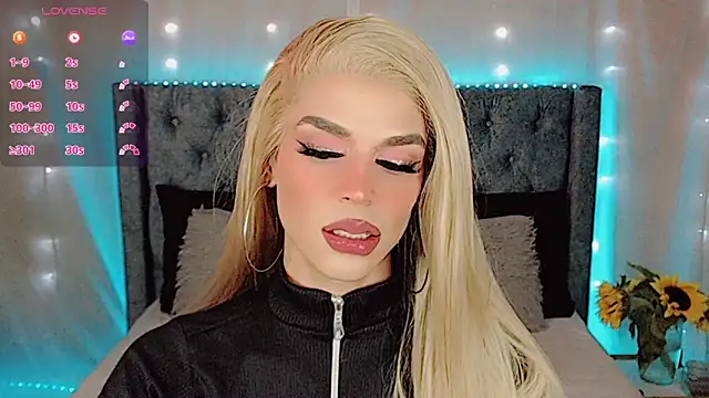 Snapshot of Dalila_moan chatting on 03-22-25, 10:15 Dalila moan online show from 03-22-25, 10:15