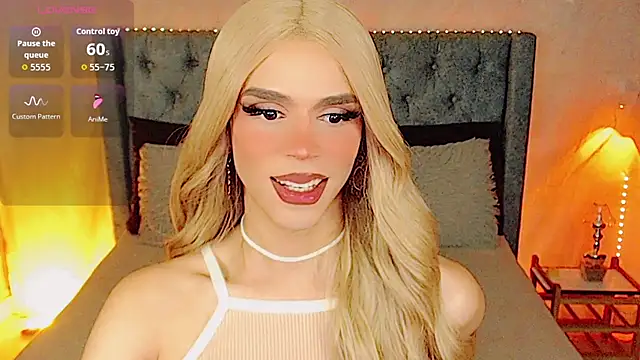 Snapshot of Dalila_moan chatting on 09-15-25, 01:05 Dalila moan online show from 09-15-25, 01:05