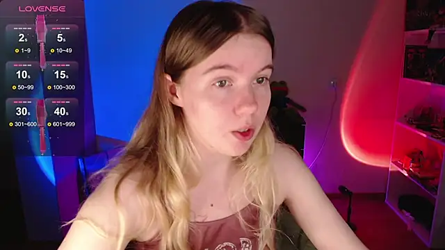 Strawberry juli online show from 10-07-25, 11:29