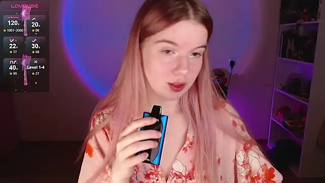 Strawberry juli online show from 12-22-25, 03:53