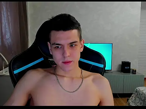 TravisRevas online show from 03-04-25, 01:38