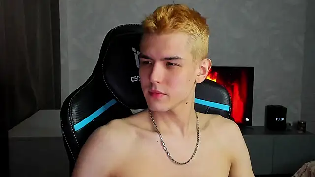 TravisRevas online show from 03-07-25, 04:11