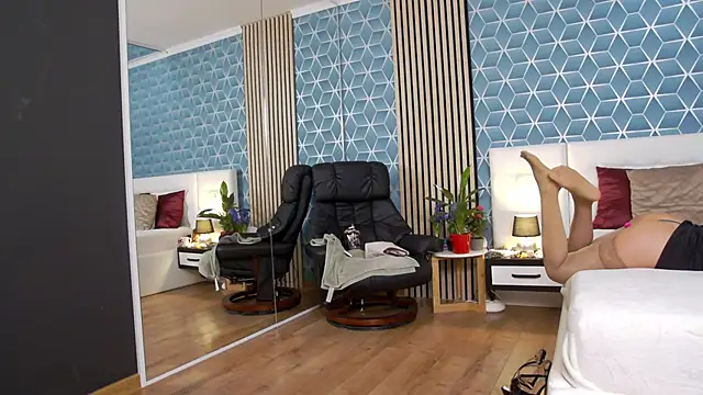 zoeylarkens online show from 03-01-25, 06:00