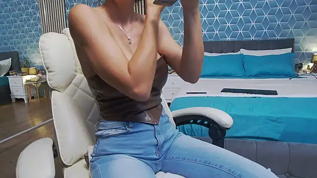 zoeylarkens online show from 09-29-25, 04:12