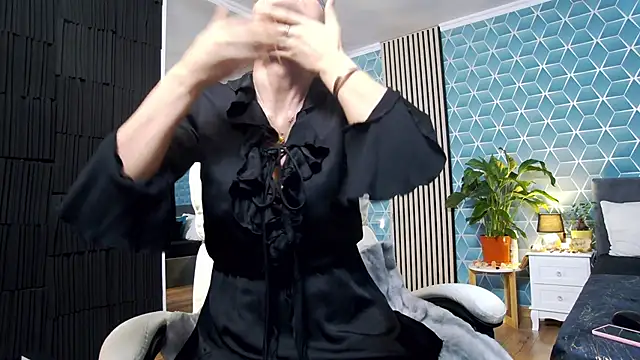 zoeylarkens online show from 11-27-25, 06:54