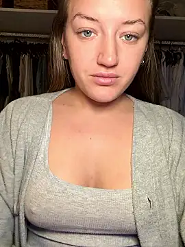 Snapshot of MissMaisiex chatting on 01-12-26, 03:50 MissMaisiex online show from 01-12-26, 03:50