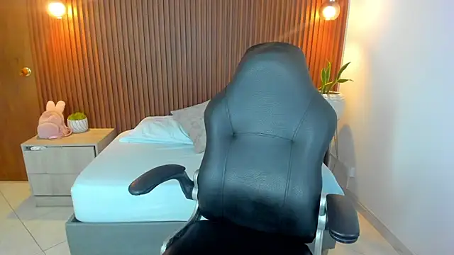 zakia23  online show from 03-20-25, 03:36