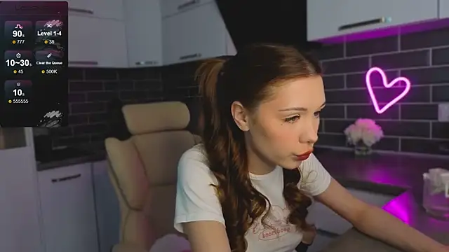 EmmaVictori1 online show from 06-17-26, 07:33