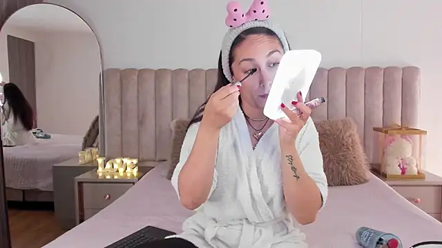 Snapshot of Sophie_Restrepo chatting on 03-20-25, 02:42 Sophie Restrepo online show from 03-20-25, 02:42