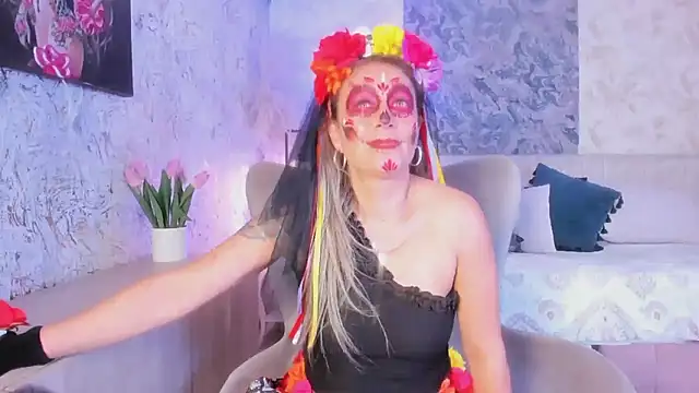 Liannaa  online show from 10-29-25, 07:37