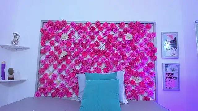 Snapshot of emmyrouse_ chatting on 11-20-25, 07:24 emmyrouse online show from 11-20-25, 07:24