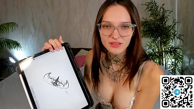 Snapshot of Selena_Sharp chatting on 06-23-26, 01:14 Selena Sharp online show from 06-23-26, 01:14