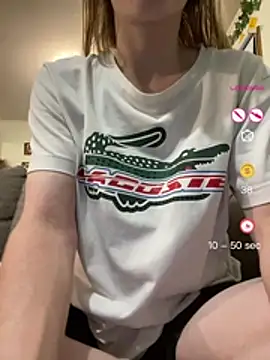 Snapshot of 1Zoey101 chatting on 04-24-26, 10:18 1Zoey101 online show from 04-24-26, 10:18