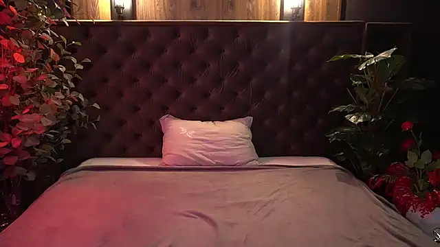 WildKittenX  online show from 04-21-26, 05:47